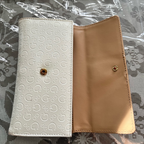 Guess wallet - Picture 3 of 4